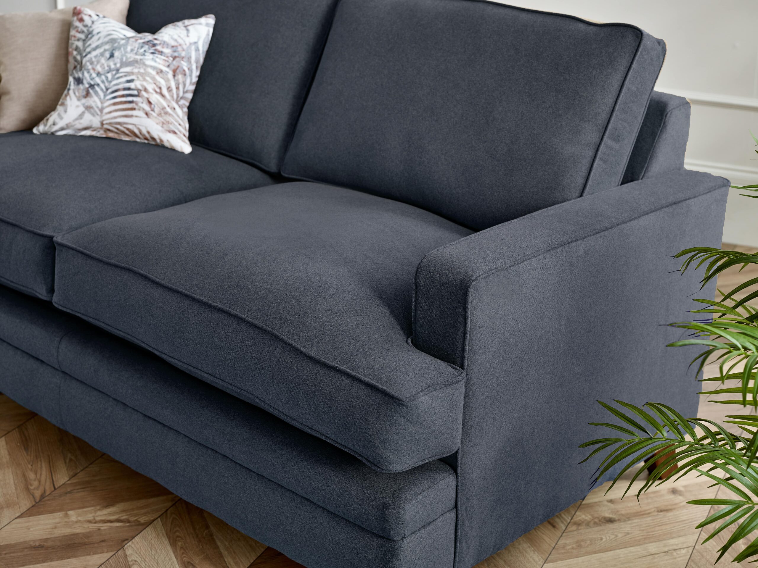 Everest Modern Sofa - Image 3
